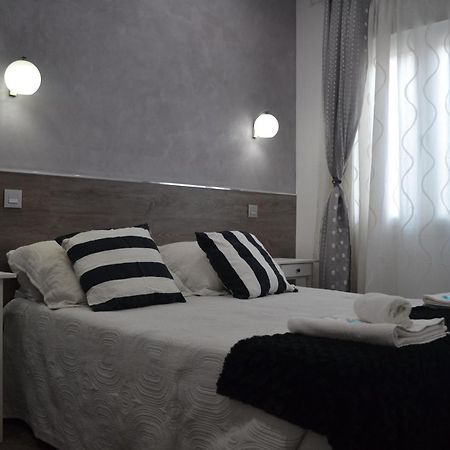 Hostal Meyra Madrid Exterior foto