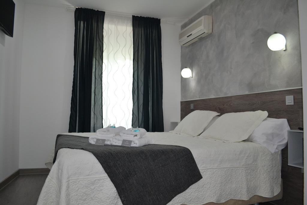 Hostal Meyra Madrid Exterior foto