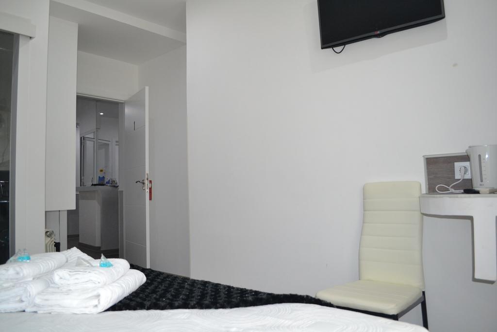 Hostal Meyra Madrid Exterior foto