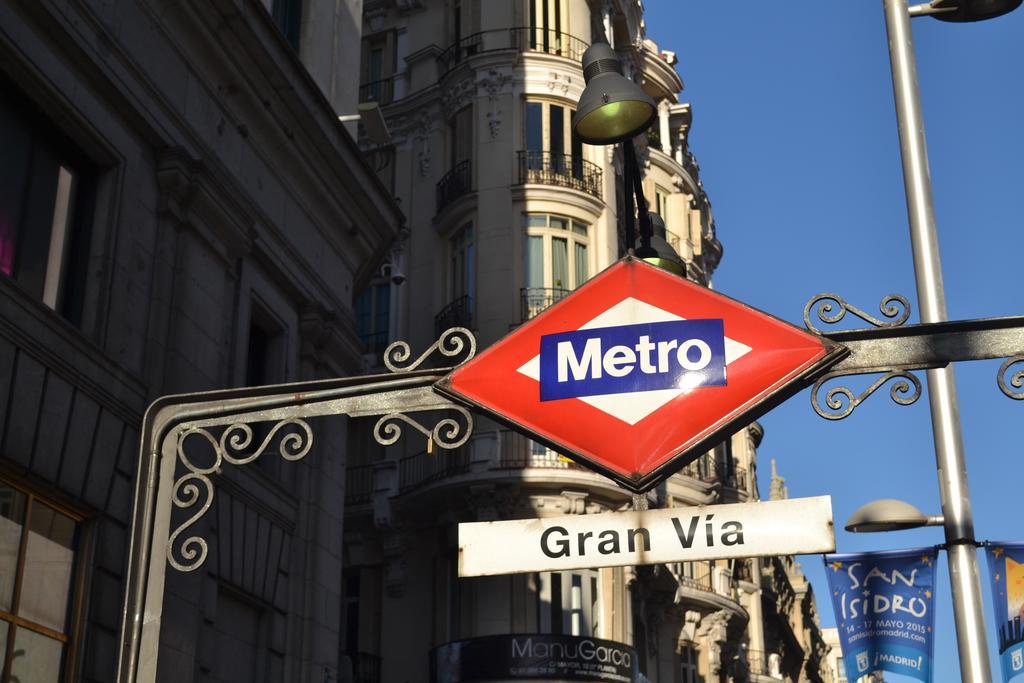 Hostal Meyra Madrid Exterior foto