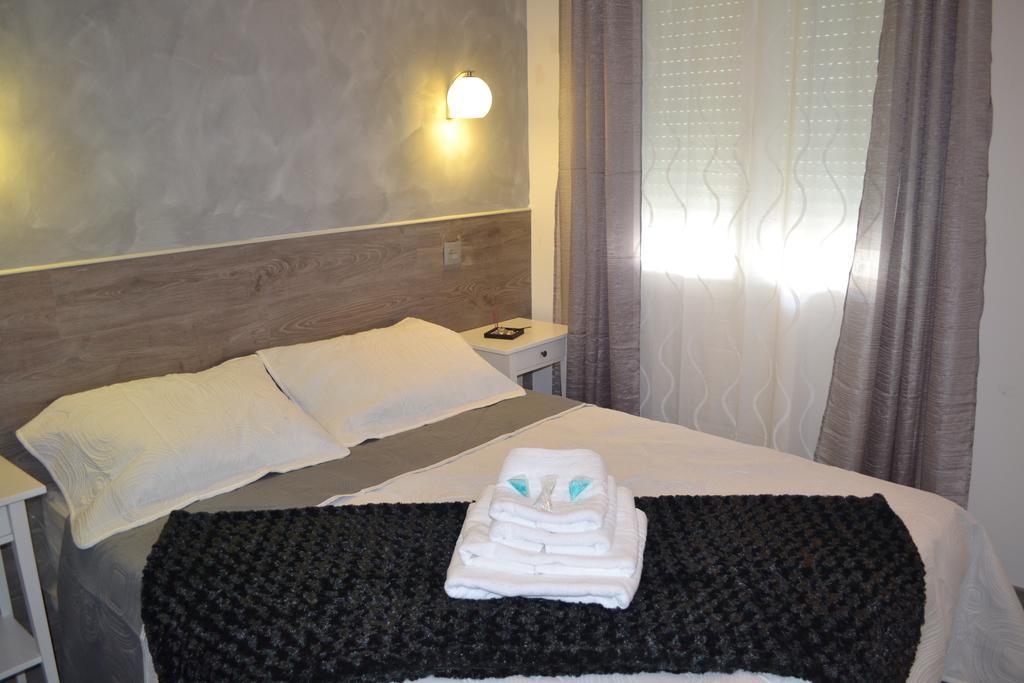 Hostal Meyra Madrid Exterior foto