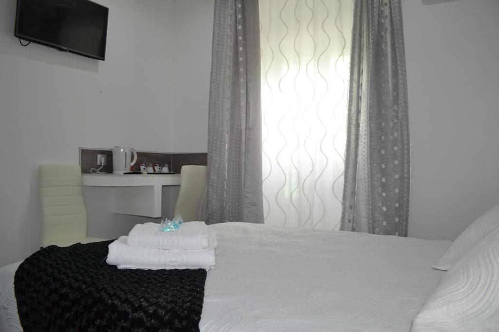 Hostal Meyra Madrid Exterior foto