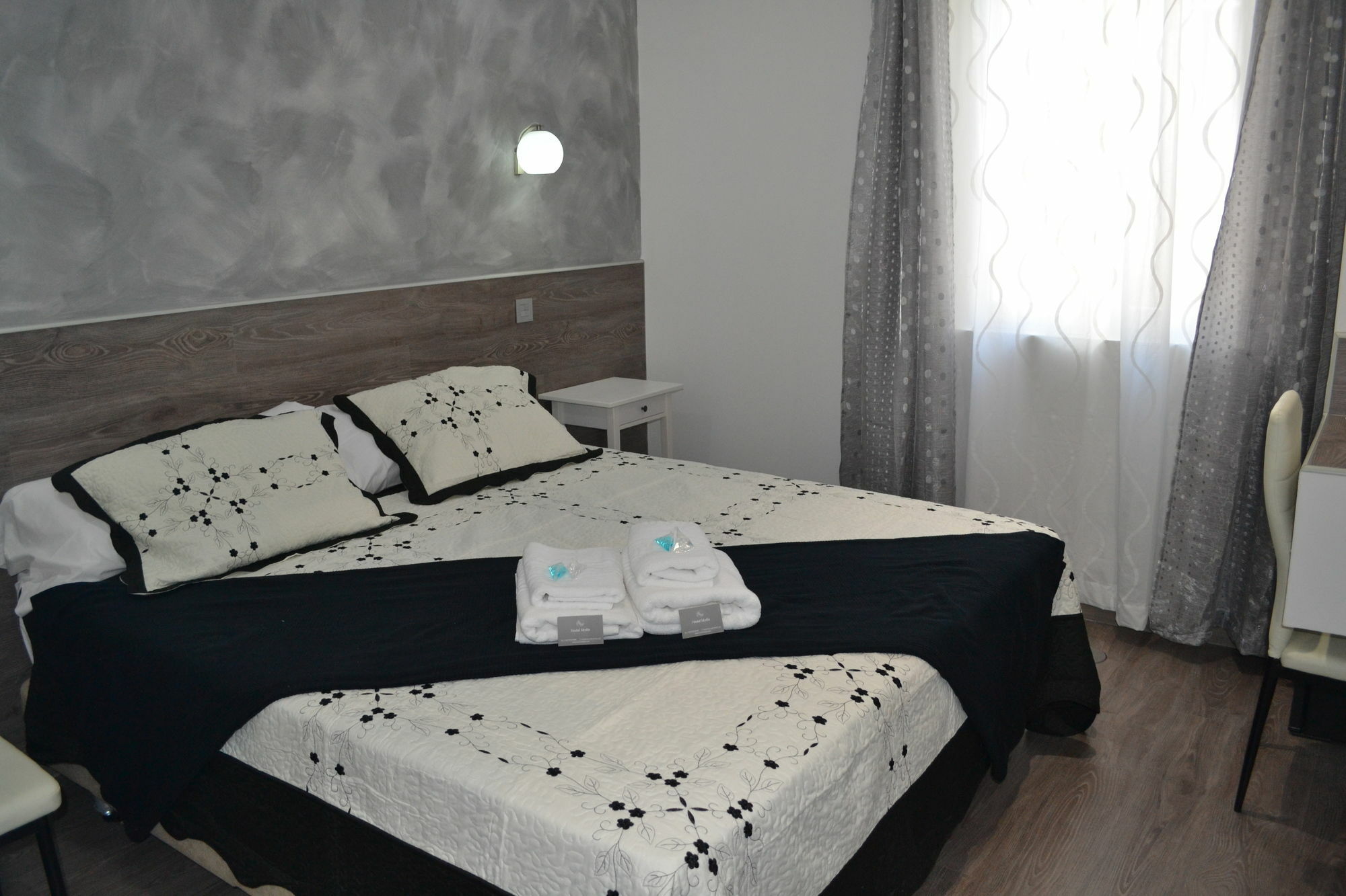 Hostal Meyra Madrid Exterior foto