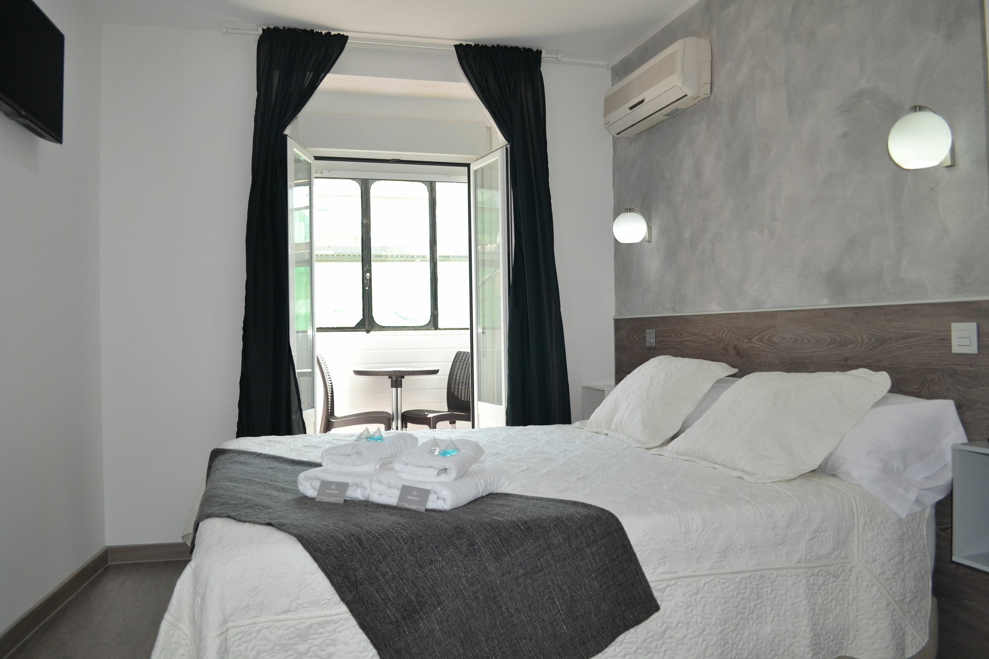 Hostal Meyra Madrid Exterior foto