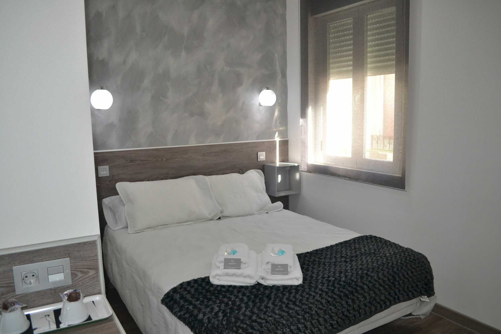 Hostal Meyra Madrid Exterior foto
