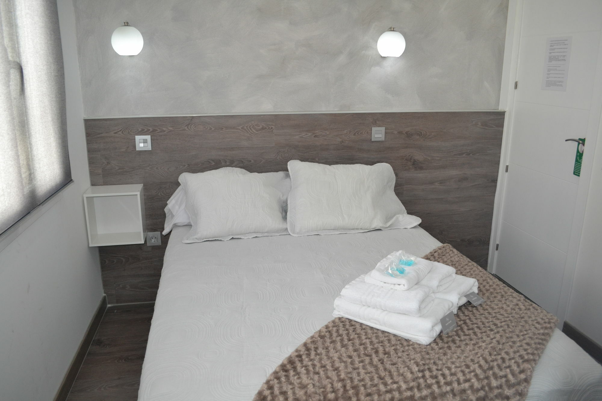 Hostal Meyra Madrid Exterior foto