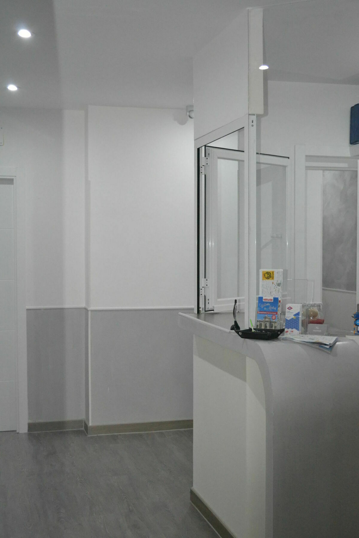 Hostal Meyra Madrid Exterior foto