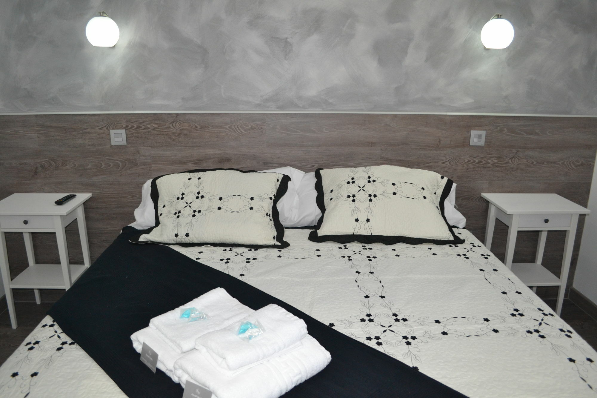 Hostal Meyra Madrid Exterior foto