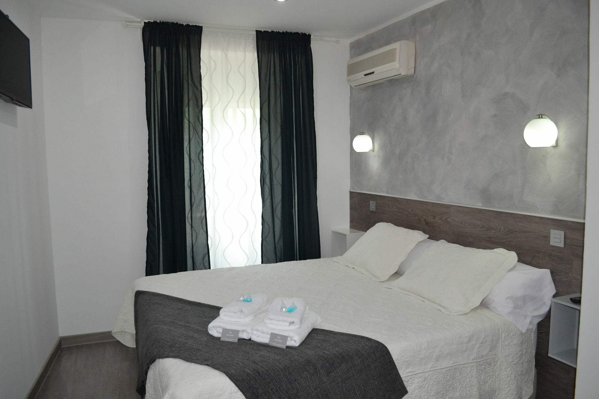 Hostal Meyra Madrid Exterior foto